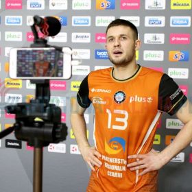 Zabudowy_lawek_rezerwowych_2