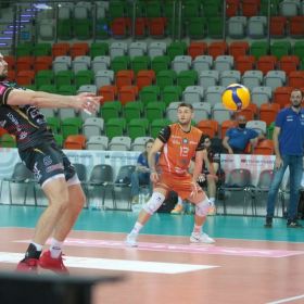 Zabudowy_lawek_rezerwowych_7