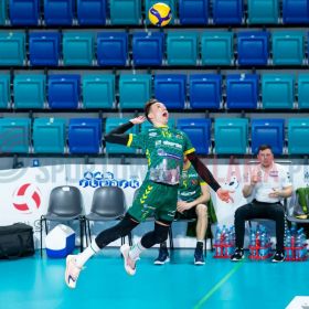 Zabudowy_lawek_rezerwowych_8